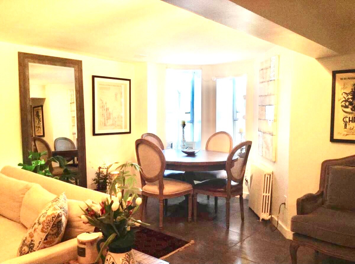 Dining Area w/Views - 957 Boulevard E