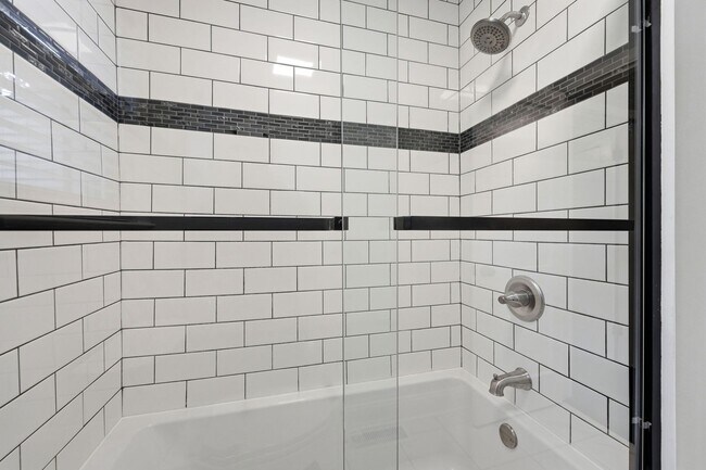 Building Photo - Beautifully Updated 3BR Home in an Established Burlington Neighborhood