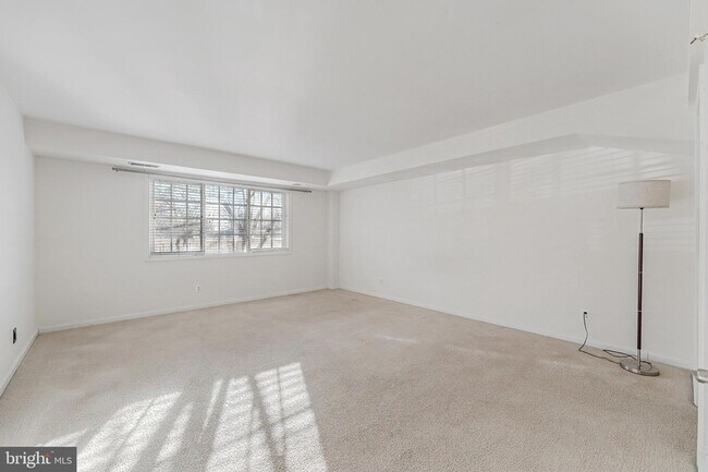 Building Photo - 1417 N Van Dorn St