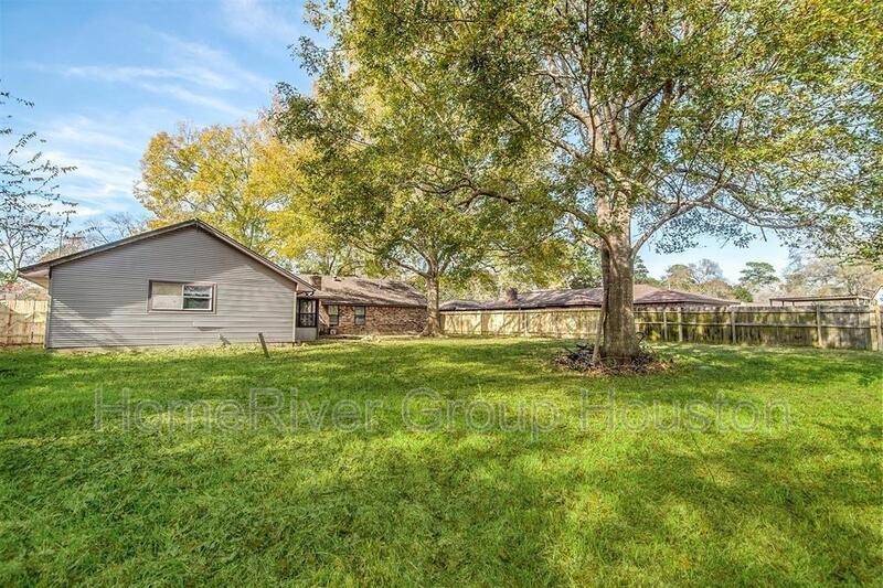 Building Photo - 12510 Old River Dr
