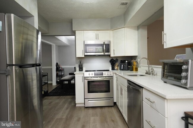 Building Photo - 4120 Lancaster Cir