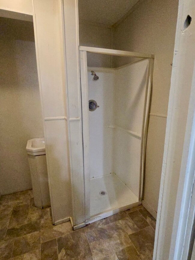 Building Photo - One Bedroom Efficiency