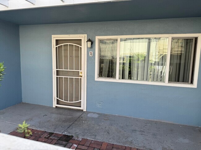 Building Photo - 10920 Apricot St