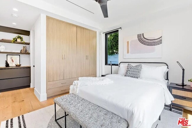 Building Photo - 6201 Lindenhurst Ave