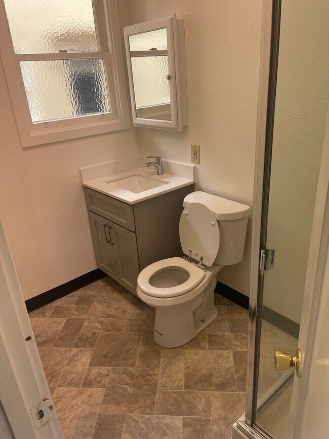 Building Photo - Newly upgraded Central Berkeley one-bedroo...