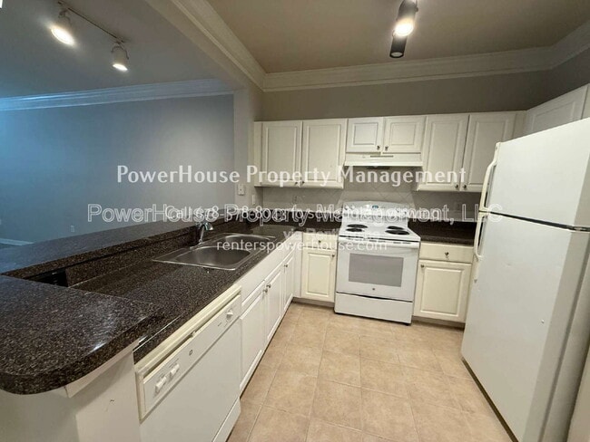 Building Photo - 1850 Cotillion Dr