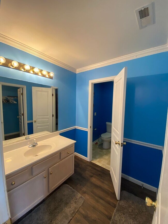 Building Photo - Charming Hampton Home