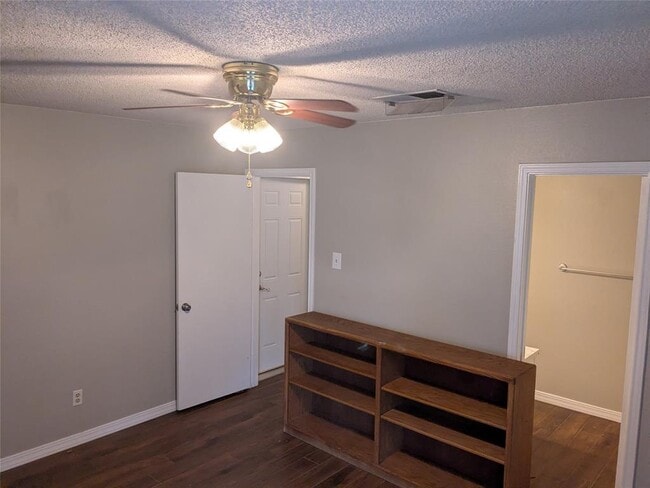 Building Photo - 2502 Charla Cir