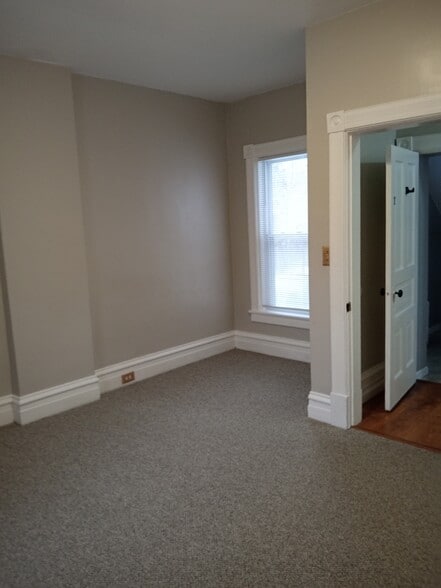 Building Photo - 1261 Bloomer Rd