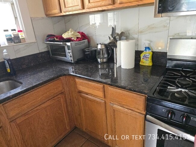 Building Photo - 502 Benjamin St