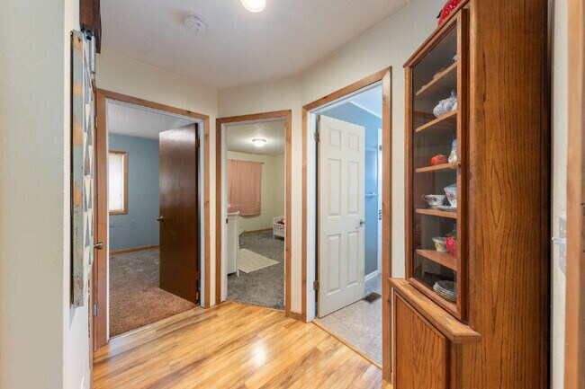 Building Photo - Charming 3-Bedroom Home with 2 Full Baths ...