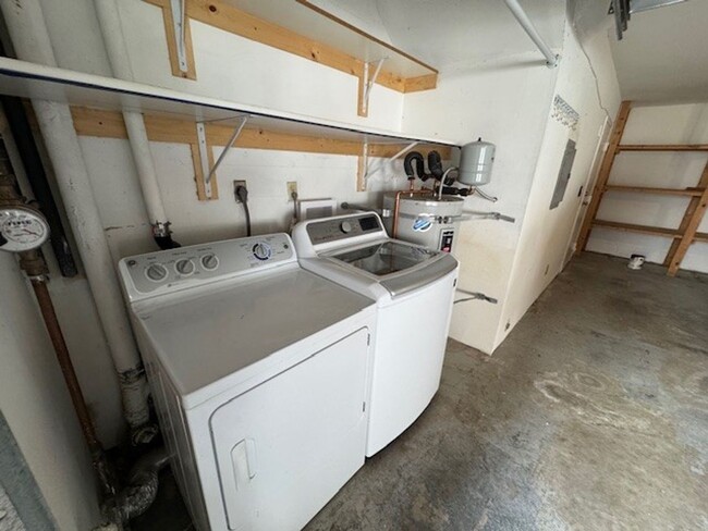 Building Photo - Spacious Tri Level 2Bed 2Bath Condo in Bay Ho