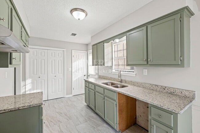 Building Photo - A MUST SEE IN SOUTHEAST MEMPHIS!!!! SECTION 8 WELCOMED !!!!!