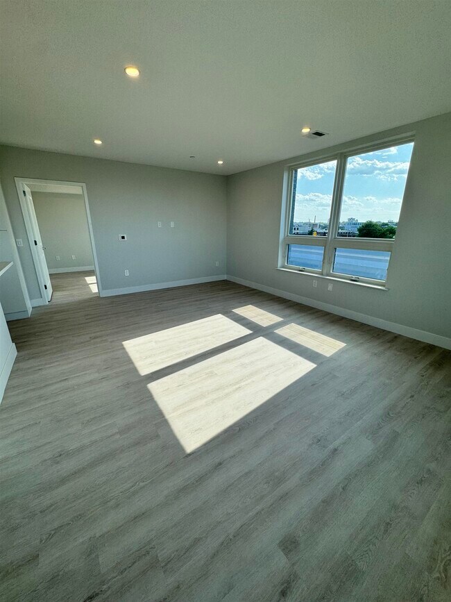 Building Photo - 40 Center St