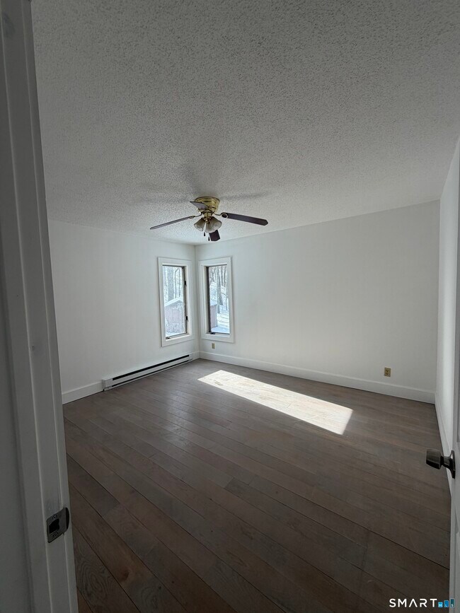 Building Photo - 410 Old Tolland Turnpike