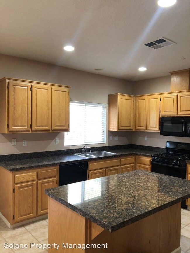 Building Photo - 4 br, 3 bath House - 1137 Potrero Cir
