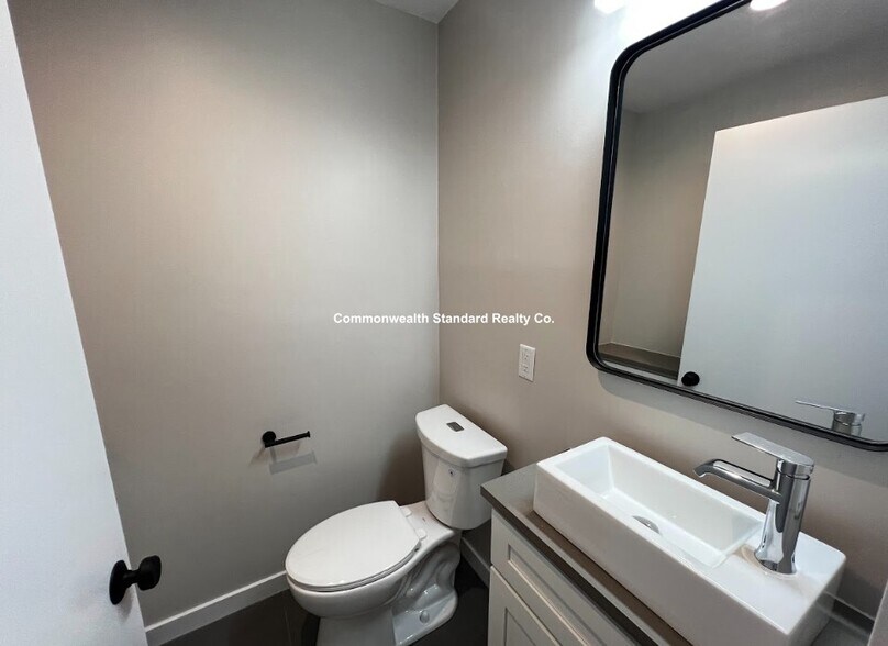 Building Photo - 1661-1663 Washington St. Unit 308