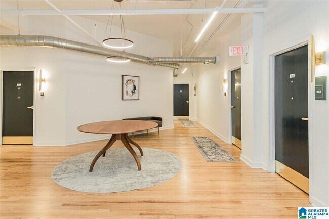 Building Photo - 300 20th St N