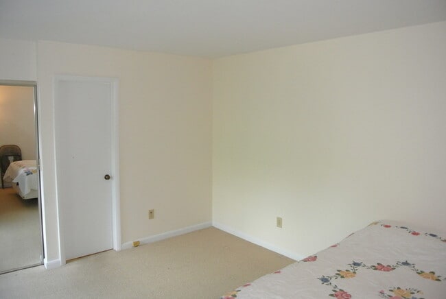 Building Photo - 200 Finley Forest Dr