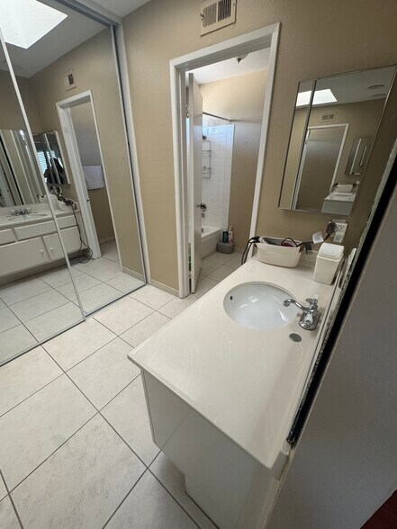 MASTER BATHROOM - 4179 Ironwood Dr