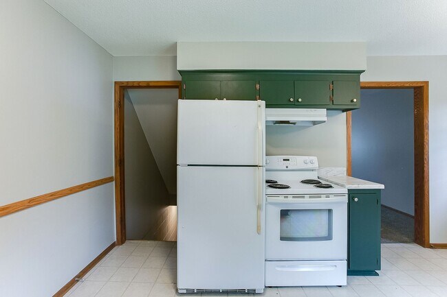 Building Photo - Updated 3 Bedroom Duplex in Battle Creek