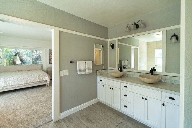 Building Photo - 6407 Dix St