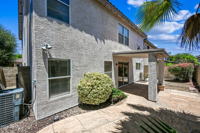 Building Photo - 8923 E Arizona Park Pl