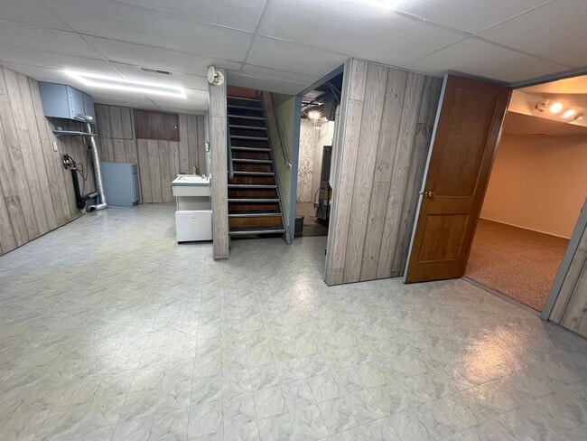 Building Photo - East Side 2 Bed/2 Bath w/ Bonus Room!