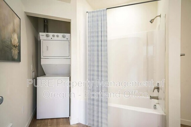 Building Photo - 22025 NE Halsey St