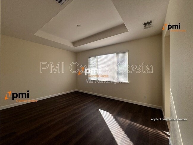 Building Photo - 2486 El Fresco Dr