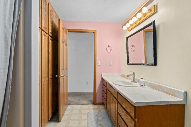 Building Photo - 2829 Cottonwood Creek Rd