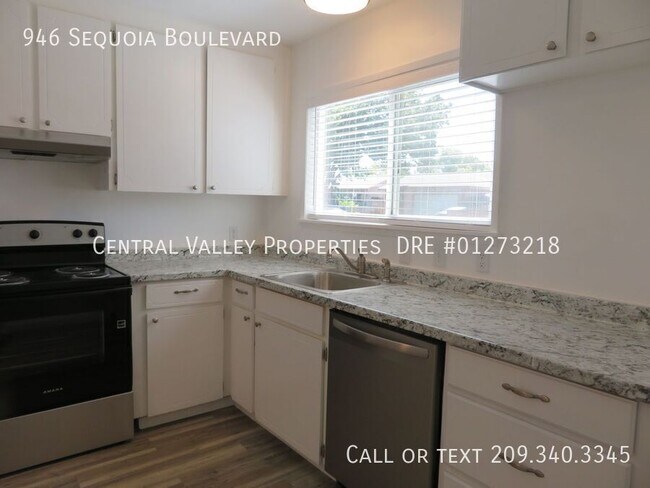 Building Photo - 946 Sequoia Blvd