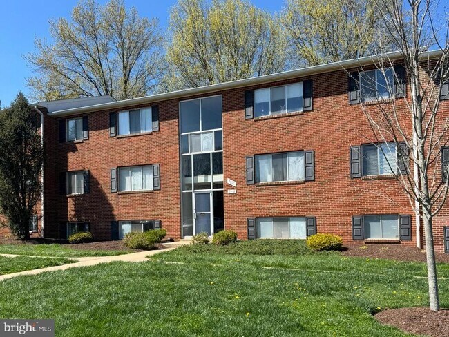 Building Photo - 3876 Shadywood Dr