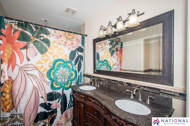 Building Photo - 37709 Glengrove Dr