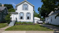 Building Photo - 1921 Stark St