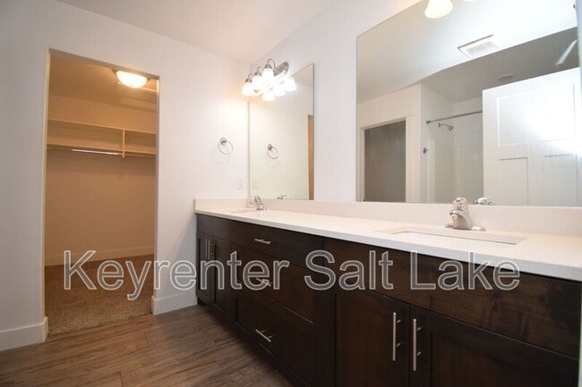 Building Photo - 2726 E Iron Bark Alley