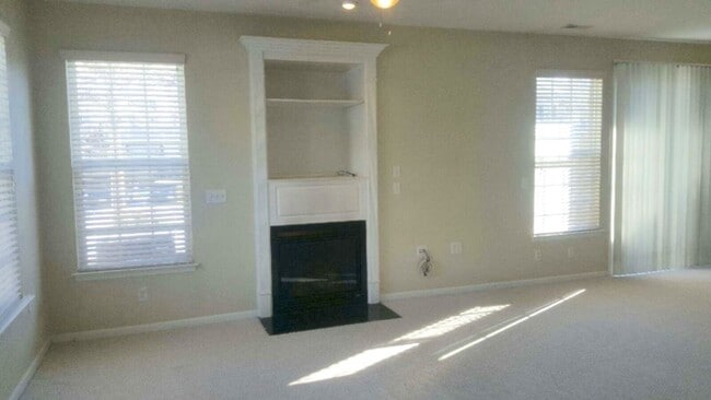 Building Photo - 1017 Farrcroft Way