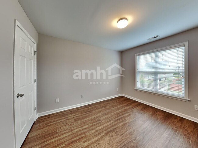 Building Photo - 209 Haywood Ln