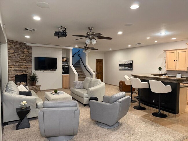 Building Photo - 1823 E Windrose Dr