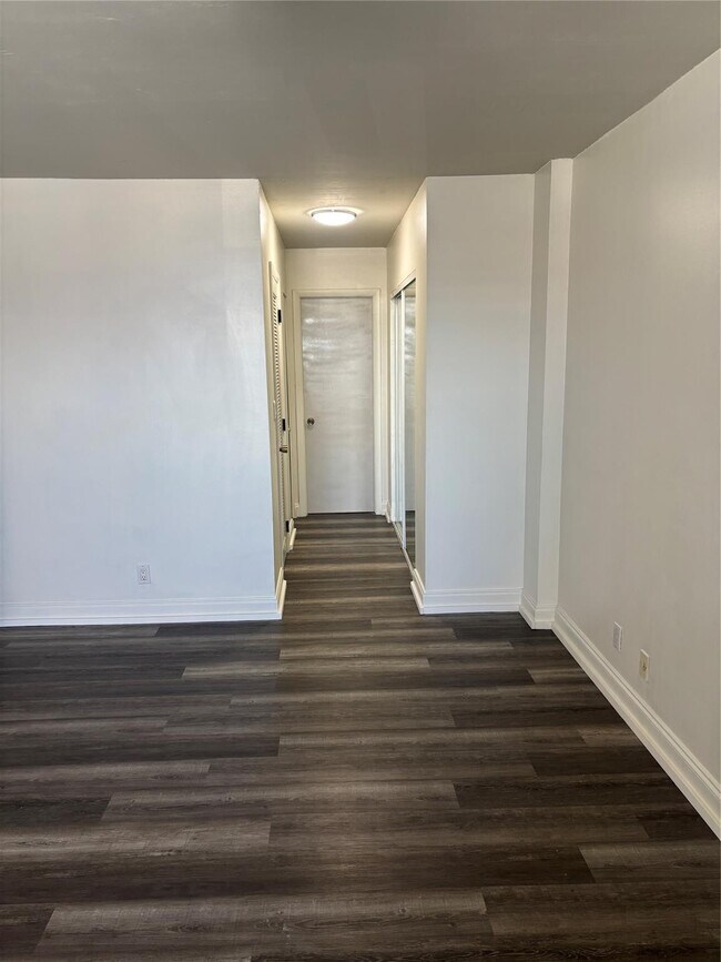 Building Photo - 3800 S Ocean Dr