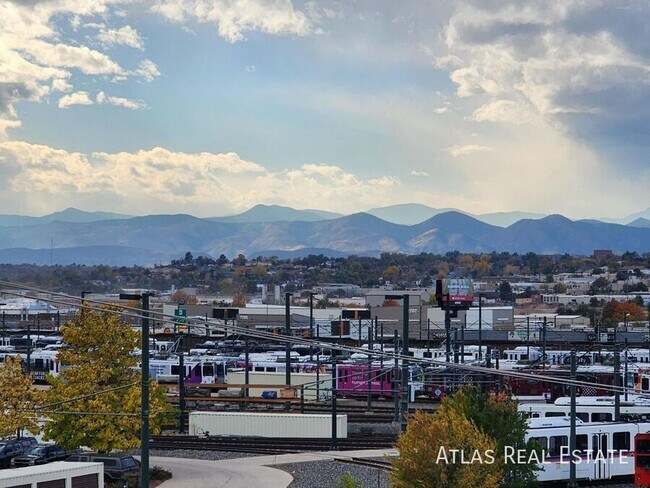 Building Photo - 2624 S Delaware St