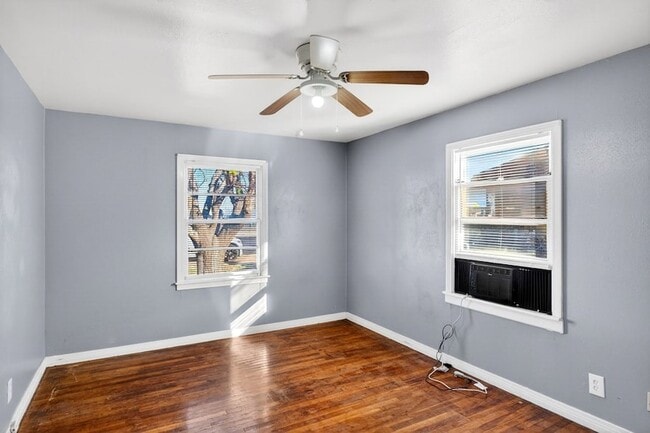 Building Photo - 2011 W 16th St