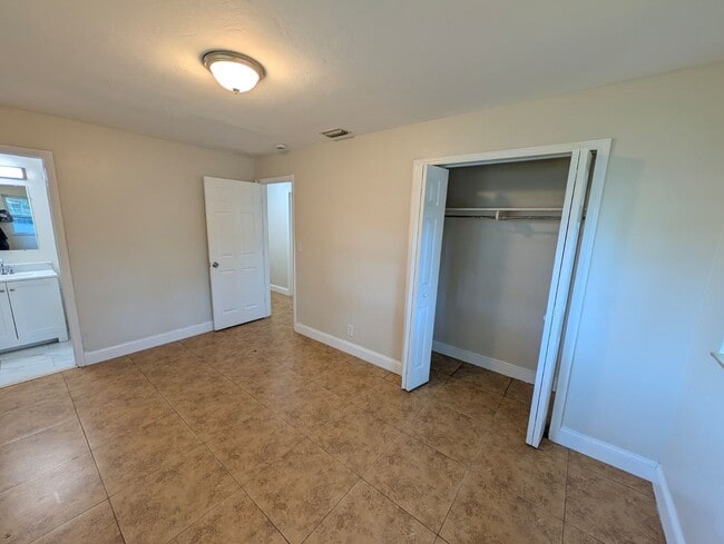 Building Photo - Spacious 3BR Rental with Outdoor Living Space