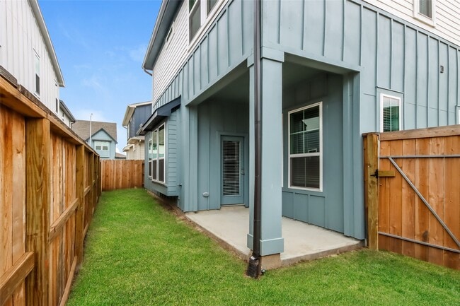 Building Photo - 9835 Willow Creek Commerce Dr