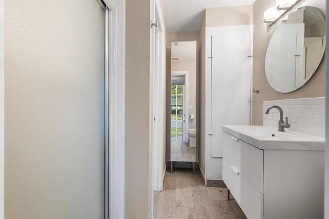 Building Photo - 1009 Alden Dr