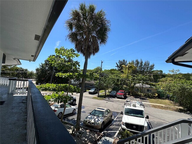 Building Photo - 2401 NW 9th Ave