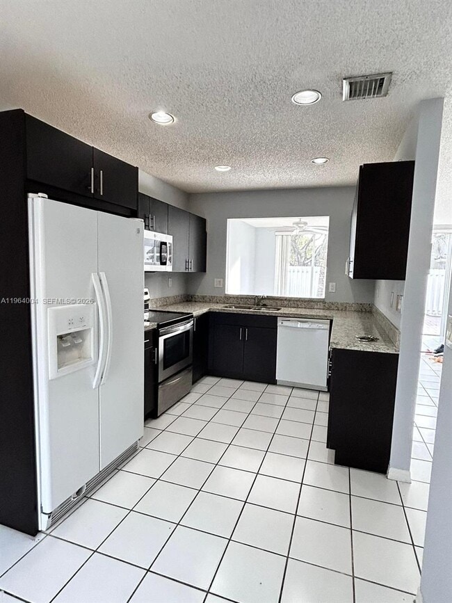 Building Photo - 9900 NW 43rd Terrace