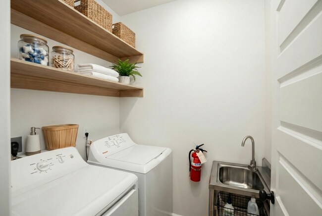 Building Photo - Gated Luxury Townhomes for Rent-Long-Term Lease | Colgate Crossing