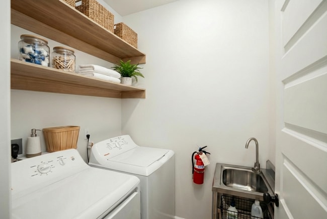 Building Photo - New Beautiful Townhome!