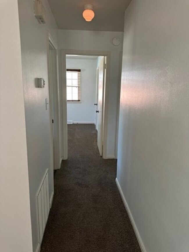 Building Photo - *SANTA SPECIAL-1/2 OFF 1st Mo & $1,000 Deposit w/ 16 Month Lease!* House in Beaumont!